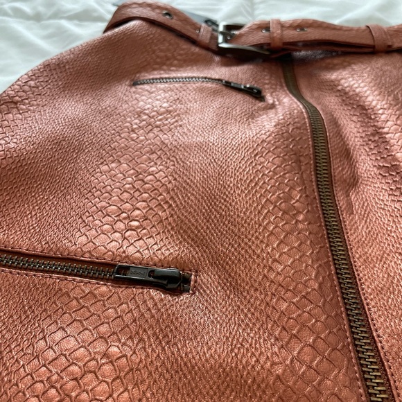 x REVOLVE Tori Skirt in Bronze
House of Harlow 1960 - Picture 12 of 12